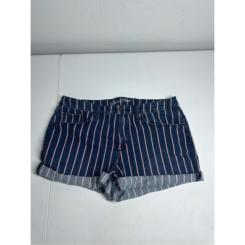 Universal Tread High Rise Red White Blue Striped Shorts Women's Size 16/ 33